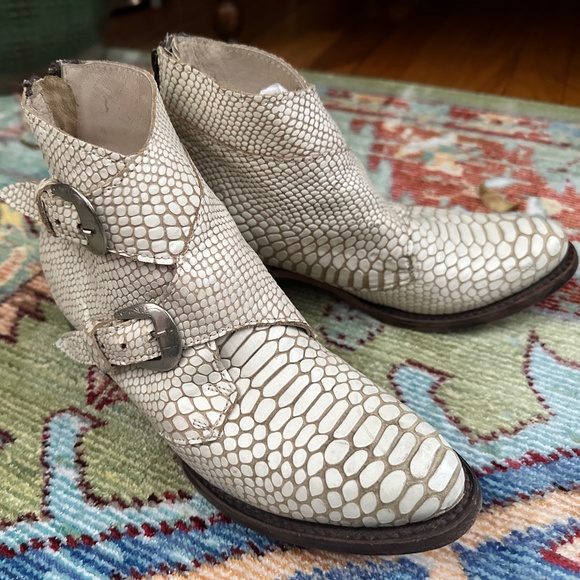 Freebird by Steven Saga Booties - Picture 2 of 5